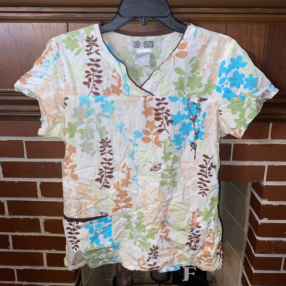 Scrub shirt